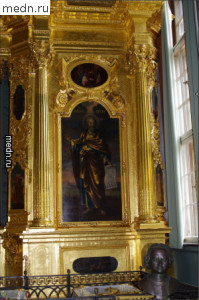 Изображения Святых внутри Петропавловского собора