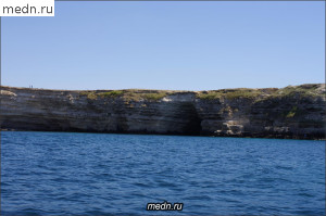 пещера на берегу моря