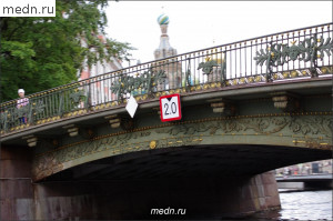 Мало-конюшенный мост