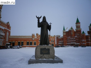 Памятник патриарху