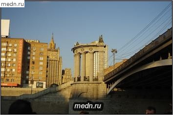 Мост через Москва-реку