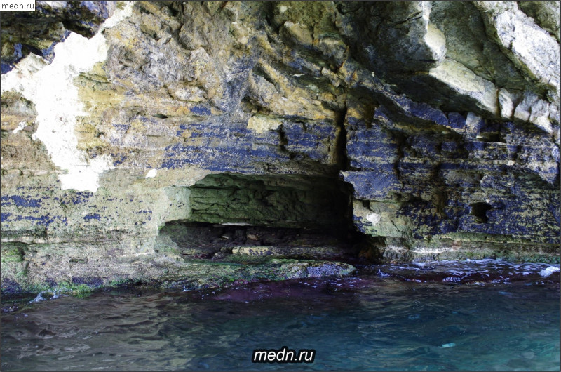 синяя  пещера